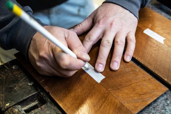 Erik Erdmann in der Werkstatt